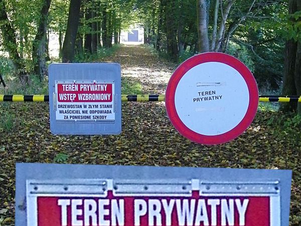 dawniej można było obejść dookoła i poczytać informacje ale jak zawsze pieniędzy brak lub inne licho