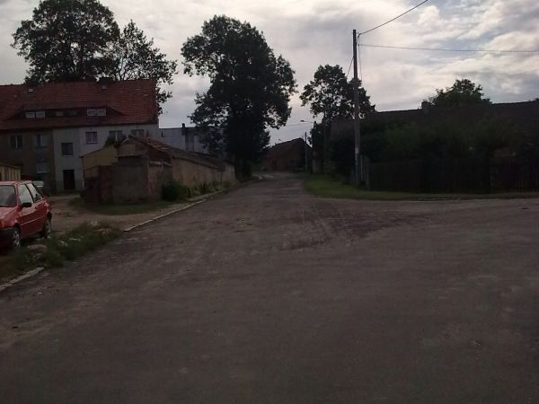 Na prawo droga do sklepu.