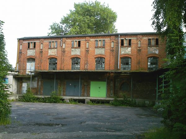 Część dawnej fabryki tekstylnej. Plac Spółdzielczy 14/15
Informacja uzyskana dzięki,someoneve. Dziękuję.