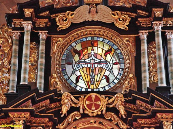 WITRAŻ  NAD  OŁTARZEM GŁÓWNYM