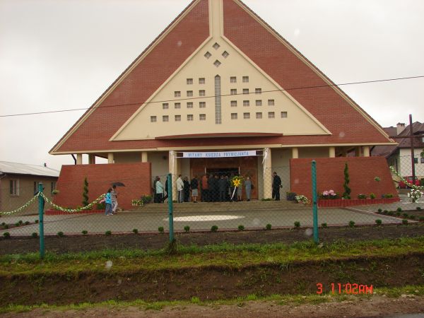 Oprócz zabytkowej Kapliczki wierni mogą się modlić w nowym Kościele