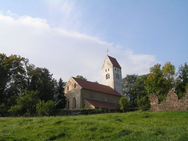 Kościół p w św. Mikołaja - niegdyś prywatna świątynia właścicieli zamku
