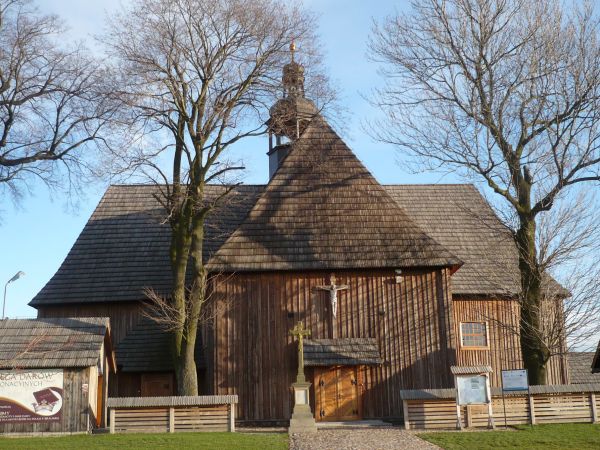 Jadąc drogą nr8 z  Kępna w kierunku Wrocławia przejedziemy dużą wieś Bralin a dwa kilometry na południowy wschód po lewej stronie drogi do Rychtala na niewielki