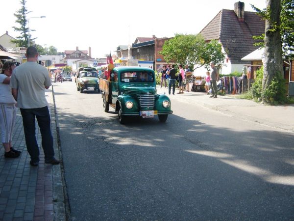 Ulica Nadmorska i zabytkowe samochody