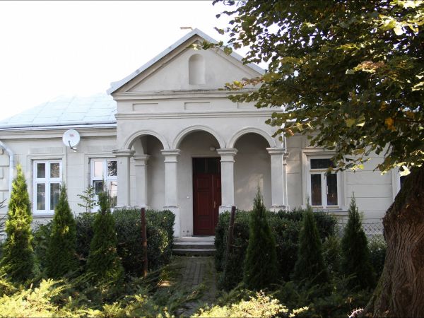 Drewniany kościół p.w.  św. Michała Archanioła w Michałówce. Plebania.