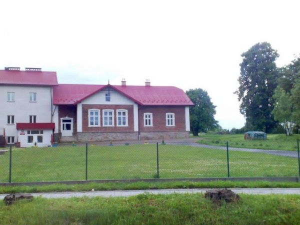 Tylawa - szkoła (by jaslak-60)