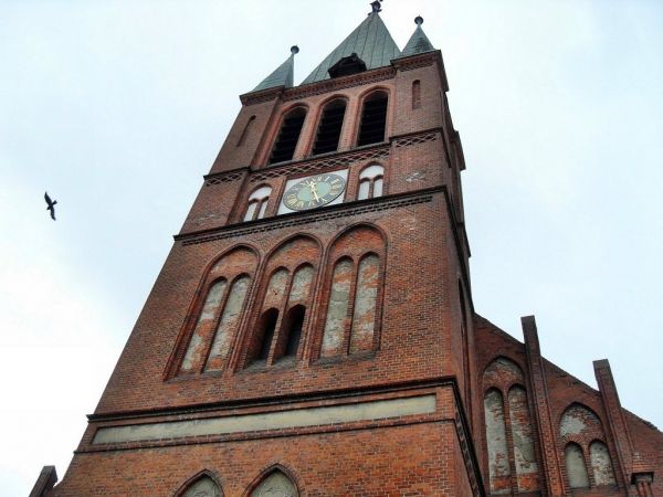 Wieża kościoła przy rondzie