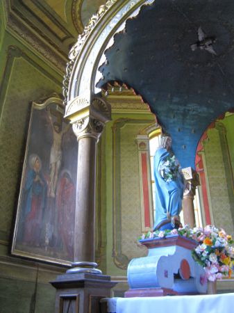 baldachim nad tabernakulum - za ikonostasem, za carskimi wrotami oraz za wrotami diakońskimi.