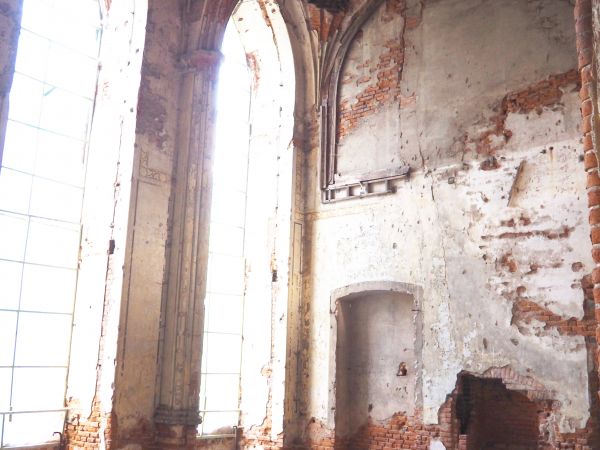 jadalnia pałacowa - te okna widoczne też na zdjęciach z zewnątrz - a widok z nich na park, na fontanny - a było ich 27, na grotę z arkadą, którą wieńczyła figur