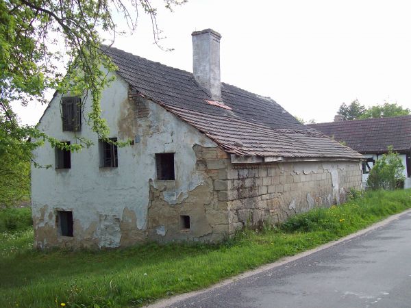 Skorzynice -wieś. Budynki zapomniane lub do rozbiórki.