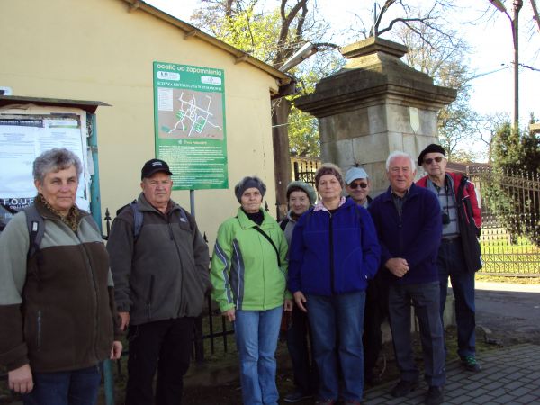 przy bramie do parku podworskiego i przy tablicy promującej pt. "ocalić od zapomnienia" - tu pożegnaliśmy prezesa Stowarzyszenia "Nasz Rymanów" p. Czesława Szaj