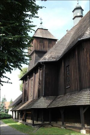 Gotycki , drewniany kościół p.w. Św. Marii Magdaleny wybudowany w 1595 roku  o charakterze obronnym.