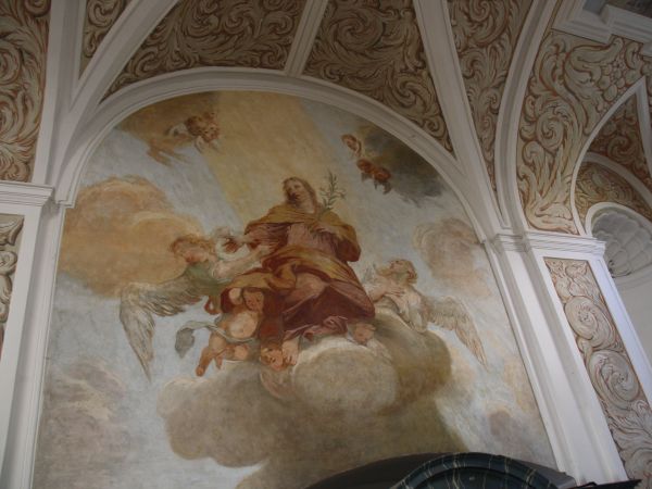 „Chwała św. Józefa w niebie” - na ścianie południowej, pod emporą organową.