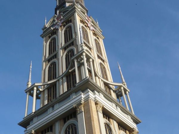 Wież Bazyliki największa w Polsce 141.5m do Krzyża 114m
mieści się taras widokowy.