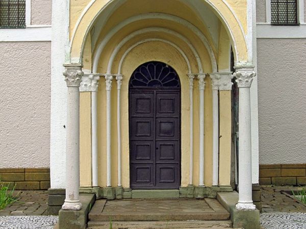 KOWARY - Park Miniatur Zabytków Dolnego Śląska -  Kościół Króla Pruskiego Fryderyka Wilhelma IV, wybudowany został pod wpływem protestanckich emigrantów z Tyrol