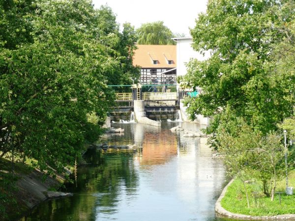 Brda . Widok na jaz farny i wyspę Św. Barbary .