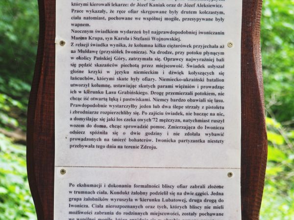 w Lesie Grabińskim - na planszy przy pomniku - kurhanie pomordowanych  24 lipca 1944r.