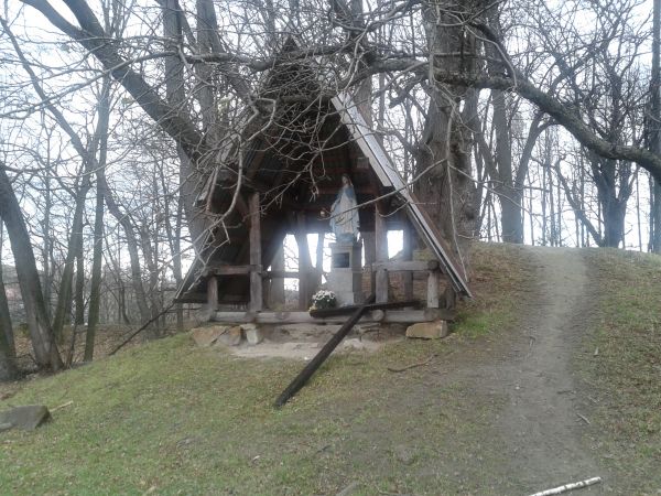 do lat 80-tych XX wieku we dworze mieszkały Siostry Służebniczki, w 1987r. kompleks dworski przechodzi w ręce Diecezji Przemyskiej - na zdjęciu: ubogacenie, upo