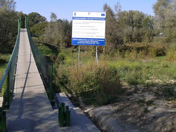 kładka na rzece San / most wiszący / w NIZINACH