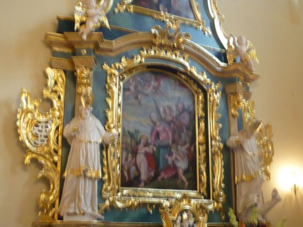 Drugi ołtarz boczny z obrazem Powrót Świętej Rodziny z Egiptu.