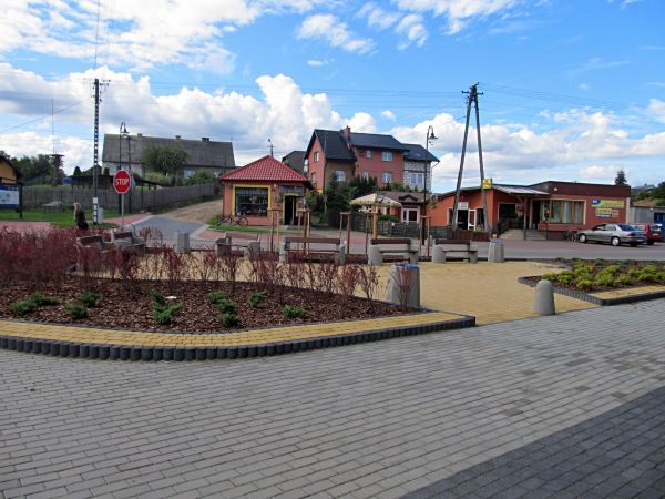 Nowy skwer  w centrum wsi