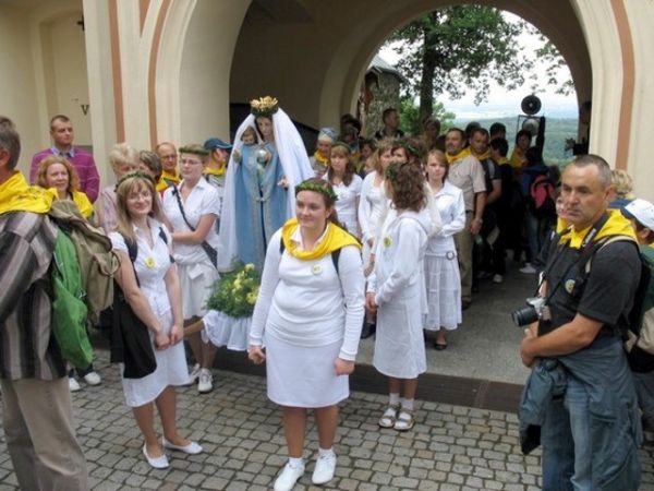 Pielgrzymi z Żywocic na Górze św. Anny, rok 2010.