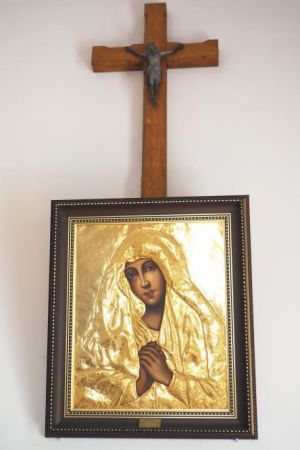 w ołtarzu kaplicy pałacowej.