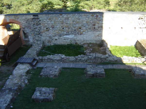 Fragment ruin- foto Stanisław Ponikierski