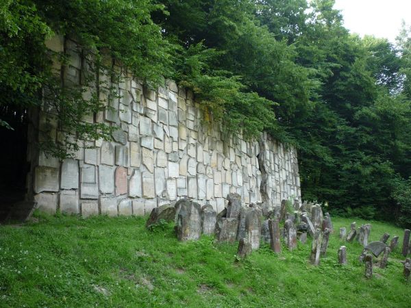 Dawny cmentarz żydowski.