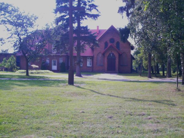 Dom Parafialny i Plebania.