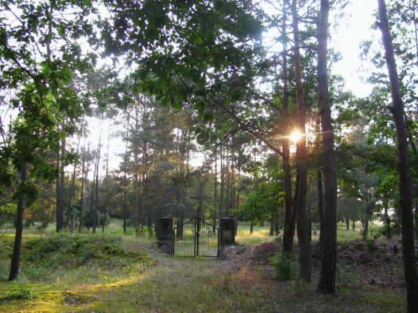 Wejście na cmentarz