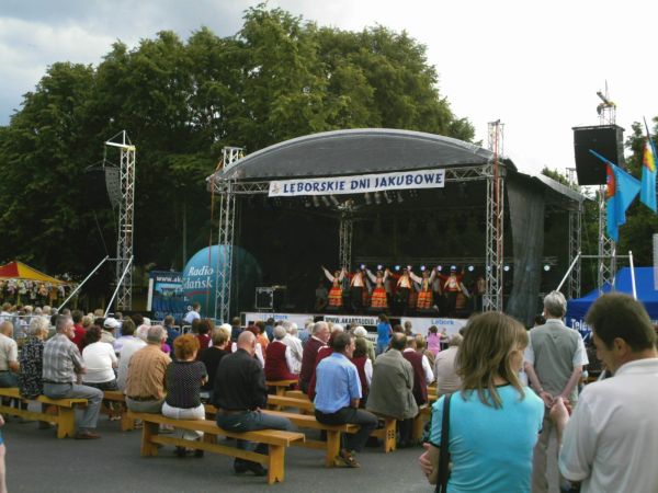 Jarmark św. Jakuba na Placu Pokoju. Występuje
Młodzieżowy Zespół Pieśni i Tańca/Jutrzenka/
z Wołkowyska./Białoruś/.