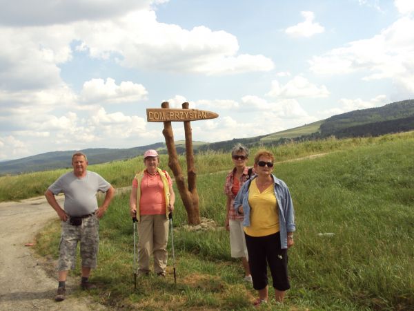 Ewangeliczna Wspólnota Zielonoświątkowej z Woli Piotrowej - Dom "Przystań" prowadzi a tam m.in. czynią starania, by "przywrócić do życia", ułatwić powrót tym, k