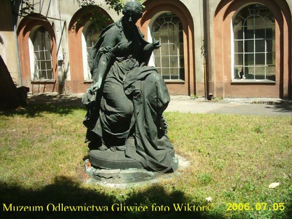 Jeden z wielu odlewów znajdujących się tu na przechowaniu - lub jako eksponat.