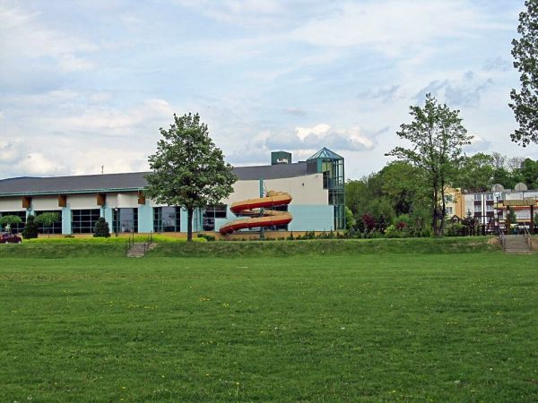 Park Wodny widziany z płyty boiska