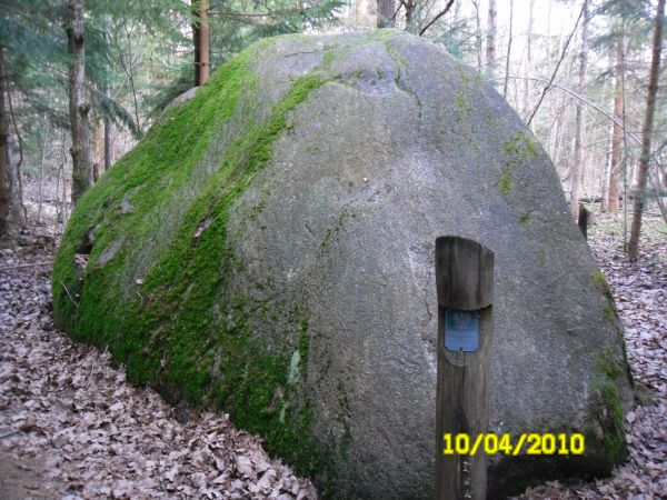 Diabelski głaz nieopodal wsi Jakunówko