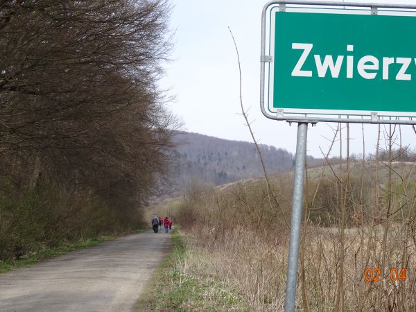 drogą od mostu do mostu / od elektrowni do wsi - po prawej: San i ostoja ptactwa.