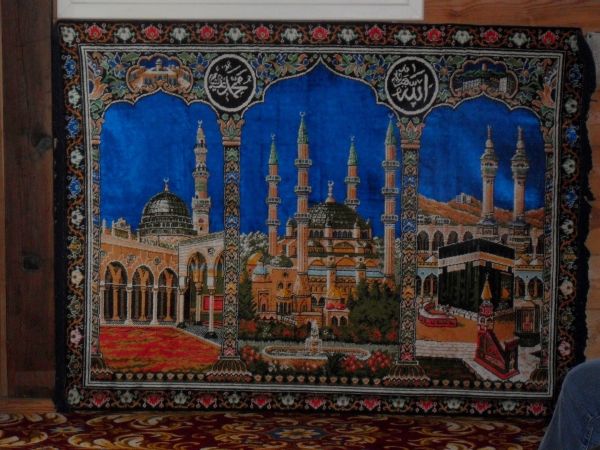 Na ogół ciche i spokojne wsie, dwa razy do roku, podczas świąt: Ramadan Baj-ram i Kurban Baj-ram, tętnią pełnią życia, goszcząc wiernych z całej Polski.