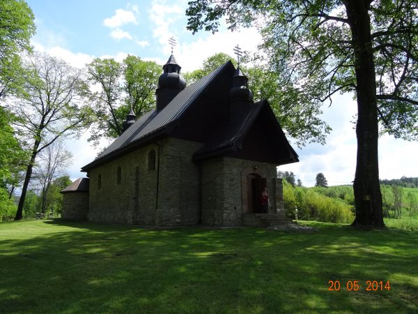 kiedyś parafialna, dzisiaj filialna - cerkiew gr.-kat. pw. św. Bazylego Wielkiego /zapraszam do galerii : jest tablica z opisem !/ W bryle od zachodu: kruchta,