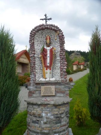 figura św. Wojciecha - patrona Polski.