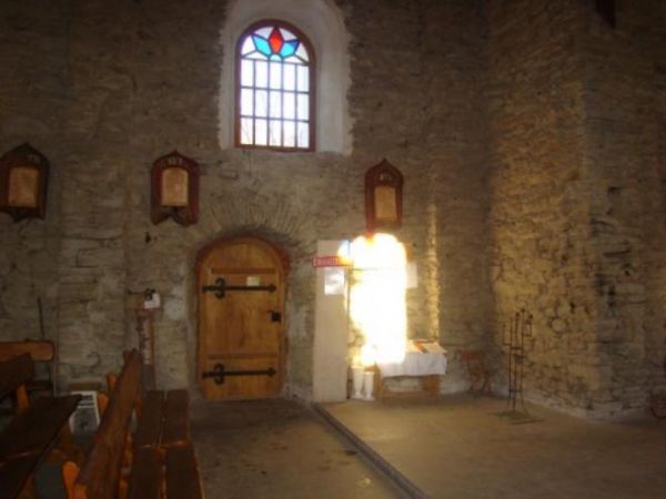 cerkiew par. gr.-kat. pw. św. Paraskiewy, wnętrze i drzwi do zakrystii, powyżej okno - zamknięte półkoliście, w szerokich rozglifieniach. Do jarmarków jeszcze: