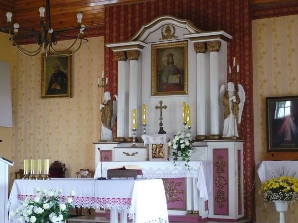 Widok na ołtarz główny