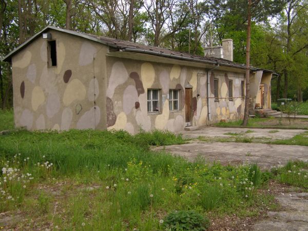 Byłe magazyny wojskowe nieistniejącej Brygady JW 5575 - Była wartownia  fot. 3