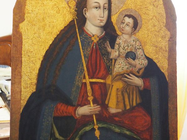 na tron swoich łask Matka Boża wybrała górską osadę Jaśliska - pięknie położoną w widłach rzek Bielczy i Jasiołki i w tutejszej świątyni czczona jest jako Królo