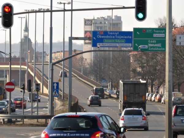 Na ulicy Elbląskiej w stronę centrum miasta