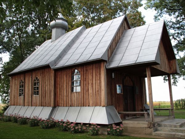 Leszno do 1977 roku nosiło nazwę Poździacz . Cerkiew Trójcy Świętej w Lesznie – drewniana filialna cerkiew greckokatolicka . Została zbudowana w 1857. Obecnie (