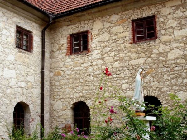 Wirydarz klasztorny OO. Franciszkanow - Reformatorow (wewnetrzny dziedziniec)