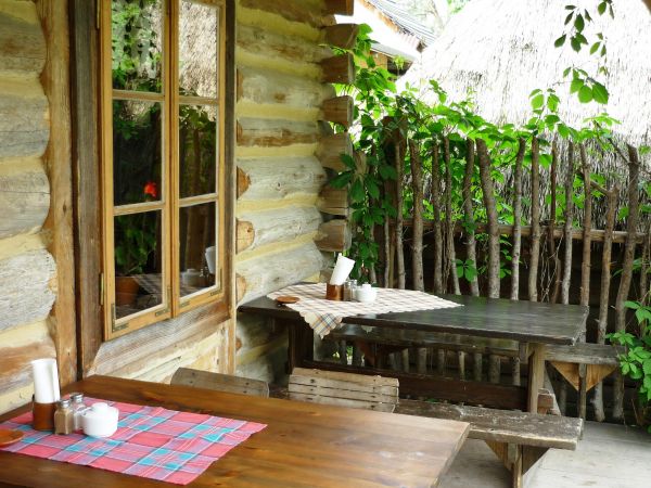 Stara , zabytkowa zagroda chłopska z XIX wieku , we wsi Guciów na Lubelszczyźnie. Obecnie muzeum wsi.