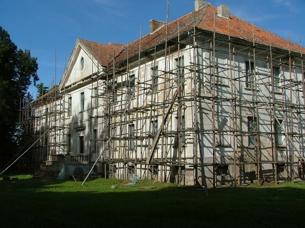 Pałac w remoncie  09.2005.