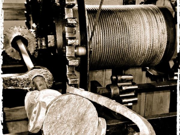 XVII-wieczny zegar figuralno – astronomiczny na wieży ratuszowej w Oławie.